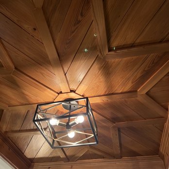 Island Vista Resort - Ceiling details in the lobby - Hotels Near Me - Myrtle Beach, South Carolina