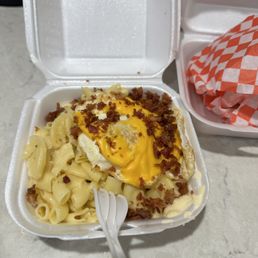 Mac n Crazy Macaroni & Cheese with Bacon & Egg