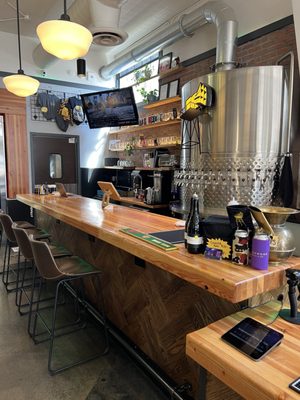 RidgeWood Bottle & Tap by null