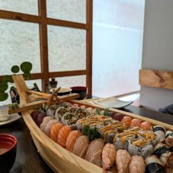 Medium Sushi and Roll Platter