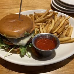 Avadacodo smash burger w/ fries Avadacodo smash burger w/ fries