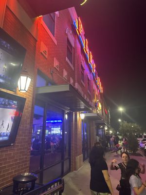 Pluckers Wing Bar by null