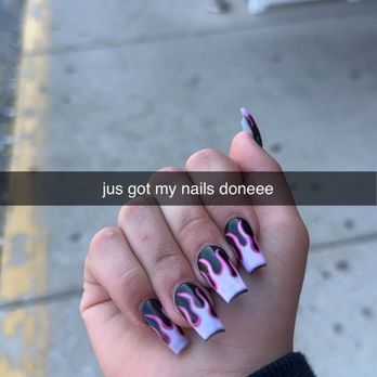 Le's Nail and Spa - I loved them so much but i cried when i broke the thumbnail two days after getting it done. - Nail Salons Near Me - Des Plaines, Illinois