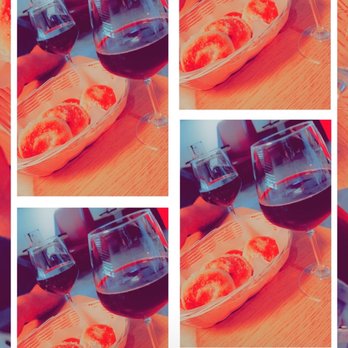 Fratelli's Italian Grille - Hot garlic rolls and delicious merlot - Pizza Near Me - Slidell, Louisiana