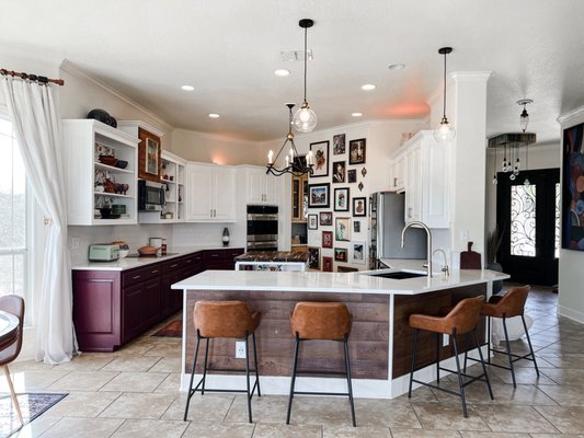 Howell Enterprises Logo