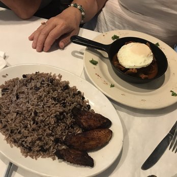 Malanga Cuban Cafe - Ropa vieja con arroz congris y plátanos maduros fritos - Cuban Near Me - Pinecrest, Florida Malanga Cuban Cafe - Ropa vieja con arroz congris y plátanos maduros fritos - Cuban Near Me - Pinecrest, Florida