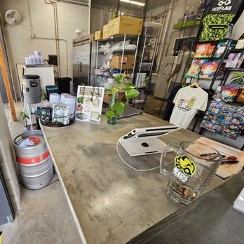 Beer Lab HI - Walk up counter to order. - Brewpubs Near Me - Honolulu, Hawaii