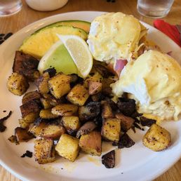 Smoked salmon eggs Benedict Smoked salmon eggs Benedict