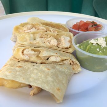 Royal Sands Resort - Chicken Quesadilla from the Pool Bar - Hotels Near Me - Cancún, ROO