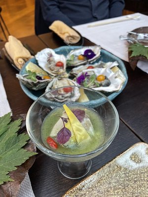 En Japanese kitchen & Sake bar by null