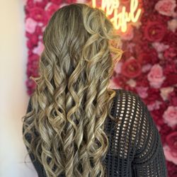 Bubbles Blow Out Bar - Blowout with Curls