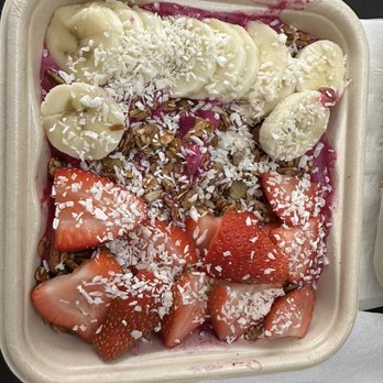 Erewhon - Pitaya bowl - Grocery Near Me - Los Angeles, California