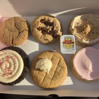 Crumbl - Sarasota - Bakeries Near Me - Sarasota, Florida