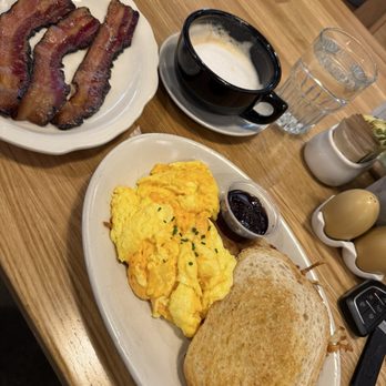 Hope Breakfast Bar - Minneapolis North Loop - Pimento Cheese Scramble - Breakfast & Brunch Near Me - Minneapolis, Minnesota