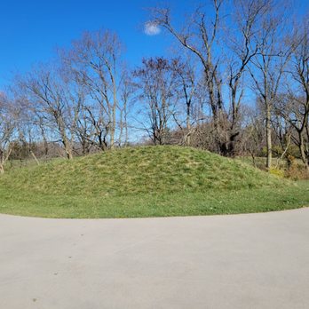 Ferris-Wright Park & Earthworks - Mound near parking lot - Parks Near Me - Dublin, Ohio