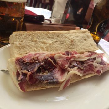 Los Portales - Bocadillo de jamon iberico... a takitos, jamón reguleras - Gastropubs Near Me - Gata, CC