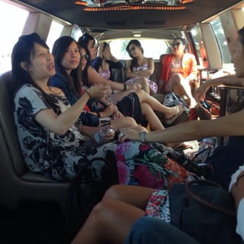 Napa Shuttle & Limousines - 12 ladies off to wine tasting - Limos Near Me - Napa, California