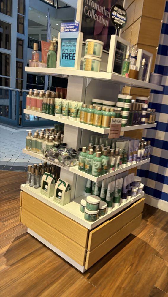 Bath & Body Works Logo