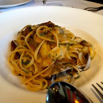 Osteria Mozza - LInguine with Clams - Italian Near Me - Los Angeles, California Osteria Mozza - LInguine with Clams - Italian Near Me - Los Angeles, California