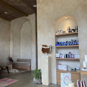 Paloma - Lobby - Massage Near Me - Grandview, Ohio Paloma - Lobby - Massage Near Me - Grandview, Ohio