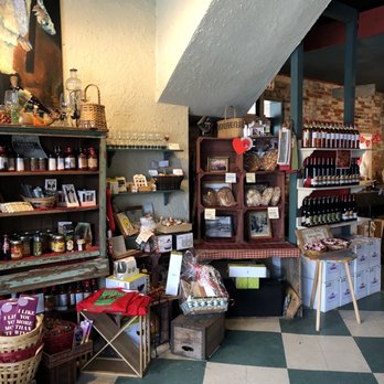 Thomas Family Winery - Entry way with fresh baked breads and gifts - Wineries Near Me - Madison, Indiana Thomas Family Winery - Entry way with fresh baked breads and gifts - Wineries Near Me - Madison, Indiana