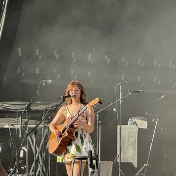 Stage AE - Lisa Loeb was adorable and still sounds amazing. - Music Venues Near Me - Pittsburgh, Pennsylvania