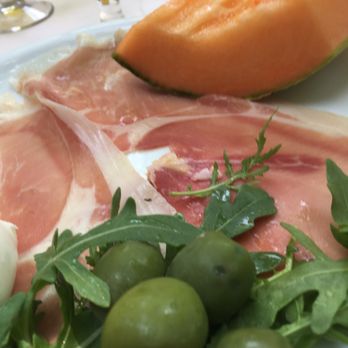 Add'u' Mimi' - Assorted tasty, fresh bits for our starter (grilled veggies, buffalo mozzarella, bruschetta not pictured) - Italian Near Me - Pompei, NA