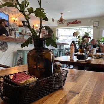 Hatch 44 Cafe - Inside - Cafes Near Me - Metuchen, New Jersey