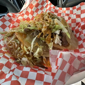 La Jaliciense 2 - Gordita's filled with beans, meat, lettuce, cheese, and salsa - Food Trucks Near Me - Buttonwillow, California La Jaliciense 2 - Gordita's filled with beans, meat, lettuce, cheese, and salsa - Food Trucks Near Me - Buttonwillow, California