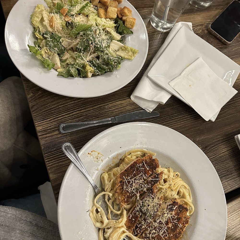 Charred Oak Kitchen and Bar - Chicken Alfredo good but the Caesar salad was brown. **they charge $10 to split food**(Dumb) - New American Near Me - Columbus, Georgia