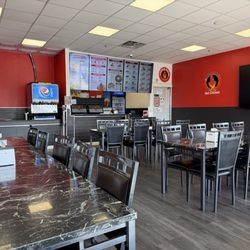 Hangry Joe's Hot Chicken & Wings - Plenty of space!