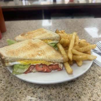 Lincoln's Waffle Shop - American Near Me - Washington, DC, District of Columbia