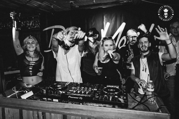 Dirty Mondays by null