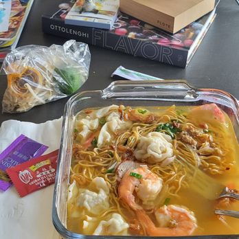On A Roll - Wonton soup - Vietnamese Near Me - San Jose, California