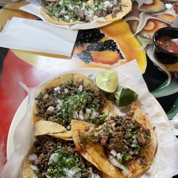 Tacos de asada con cebolla y cilantro Tacos de asada con cebolla y cilantro