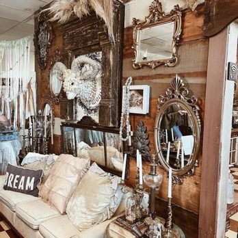 The Bake Shoppe & Cafe - a living room - Bakeries Near Me - Cypress, Texas