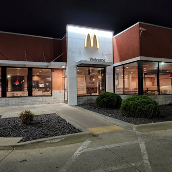 McDonald's - the front of a restaurant at night - Coffee & Tea Near Me - Ava, Missouri