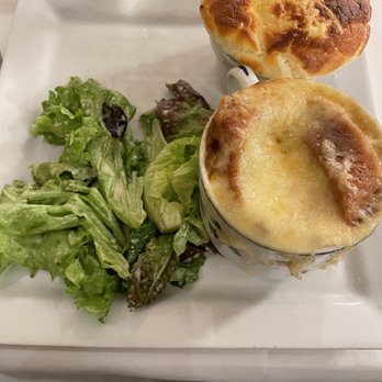 Le Soufflé - Duo of French onion soup and cheese soufflé with small side salad. - French Near Me - Paris, 75 Le Soufflé - Duo of French onion soup and cheese soufflé with small side salad. - French Near Me - Paris, 75