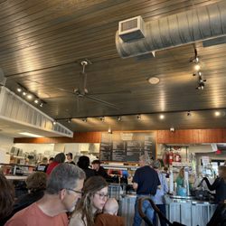 Dockside Seafood Restaurant - Busy but fun!