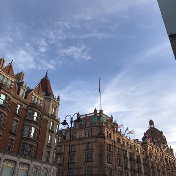 Harrods - Harrods outside - Department Stores Near Me - London, XGL