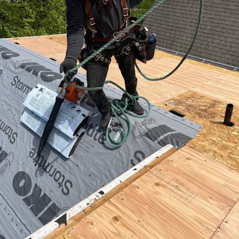 Cherry Roofing - Workers using harnesses - Roofing Near Me - Vancouver, Washington