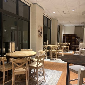 Virginia Wine Experience - Lounge Area - Wine Tasting Classes Near Me - Hot Springs, Virginia Virginia Wine Experience - Lounge Area - Wine Tasting Classes Near Me - Hot Springs, Virginia