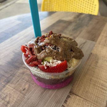 Humbowl Juice Bar - Acai Bowl with Acai, Pitaya & Chia Pudding - Juice Bars & Smoothies Near Me - Orange, California