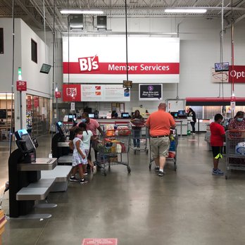 BJ's Wholesale Club - customers in the store - Wholesale Stores Near Me - Williamsville, New York BJ's Wholesale Club - customers in the store - Wholesale Stores Near Me - Williamsville, New York