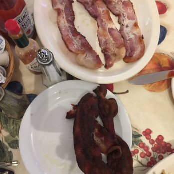 Carol's Cafe - Was given burnt bacon sent it back for ... raw bacon?? Come on! - American Near Me - Prattville, California