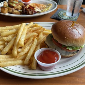 Mid City Beer Garden - Best Burger - Beer Gardens Near Me - Baton Rouge, Louisiana