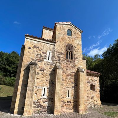 Church of San Miguel de Lillo by null