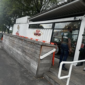 Randy’s Donuts - Donuts Near Me - Atlanta, Georgia