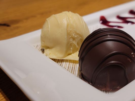 Cooper’s Hawk Winery & Restaurant by null