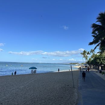 Tropical Tribe - Our beach view while enjoying our açaí bowl - Acai Bowls Near Me - Honolulu, Hawaii Tropical Tribe - Our beach view while enjoying our açaí bowl - Acai Bowls Near Me - Honolulu, Hawaii